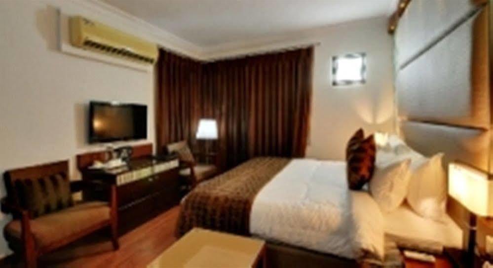 Clubhouse Nami Residency, Ahmedabad Hotel Exterior foto